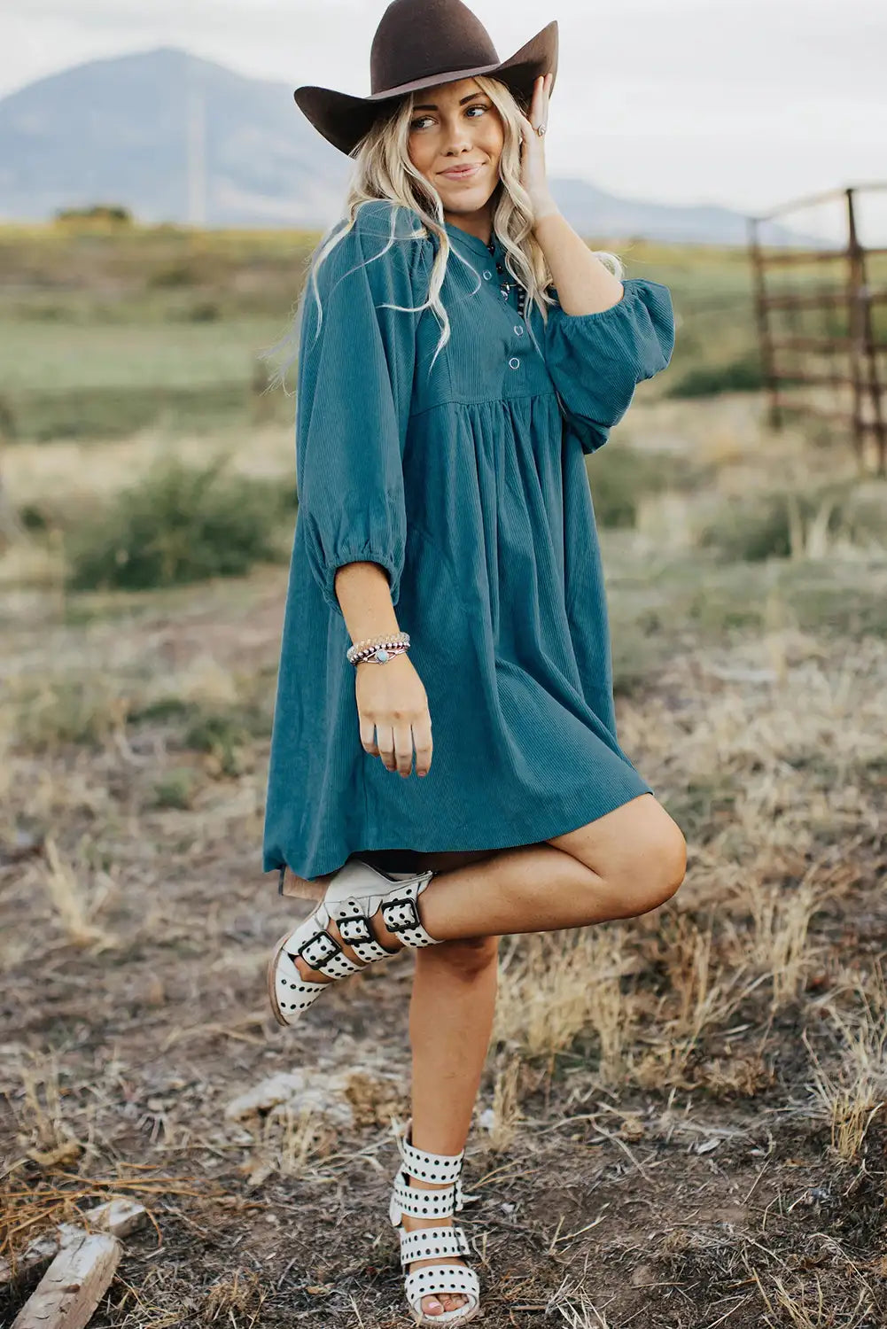 Effortlessly Elegant Dress with a Timeless Design