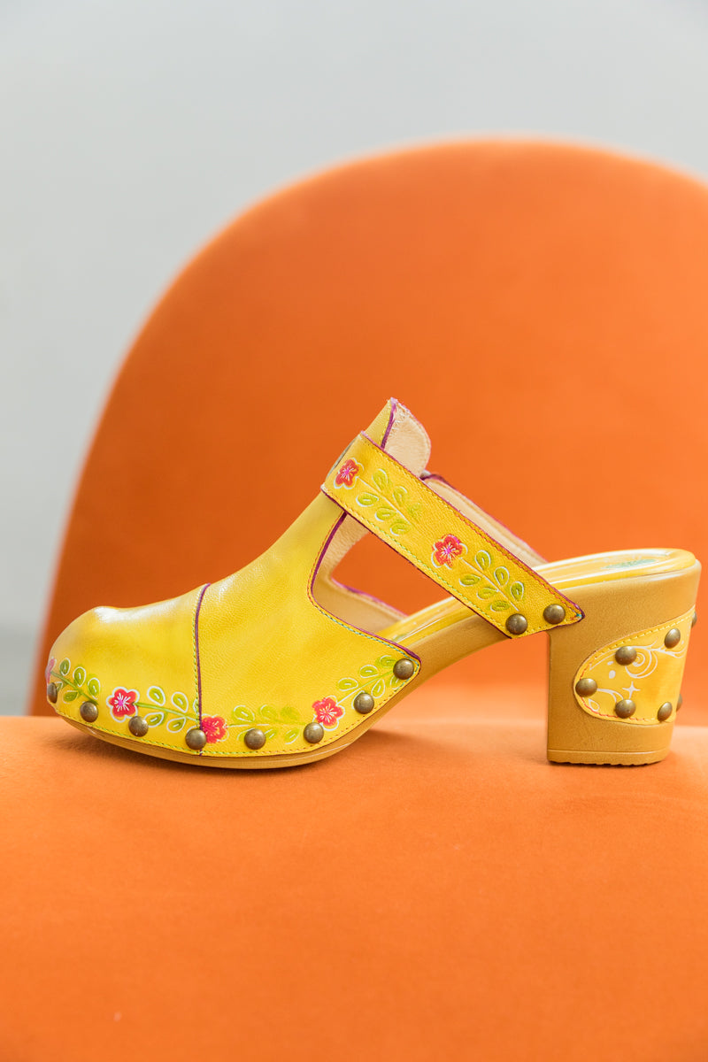 Gracefully Styled Garment for Any Occasion