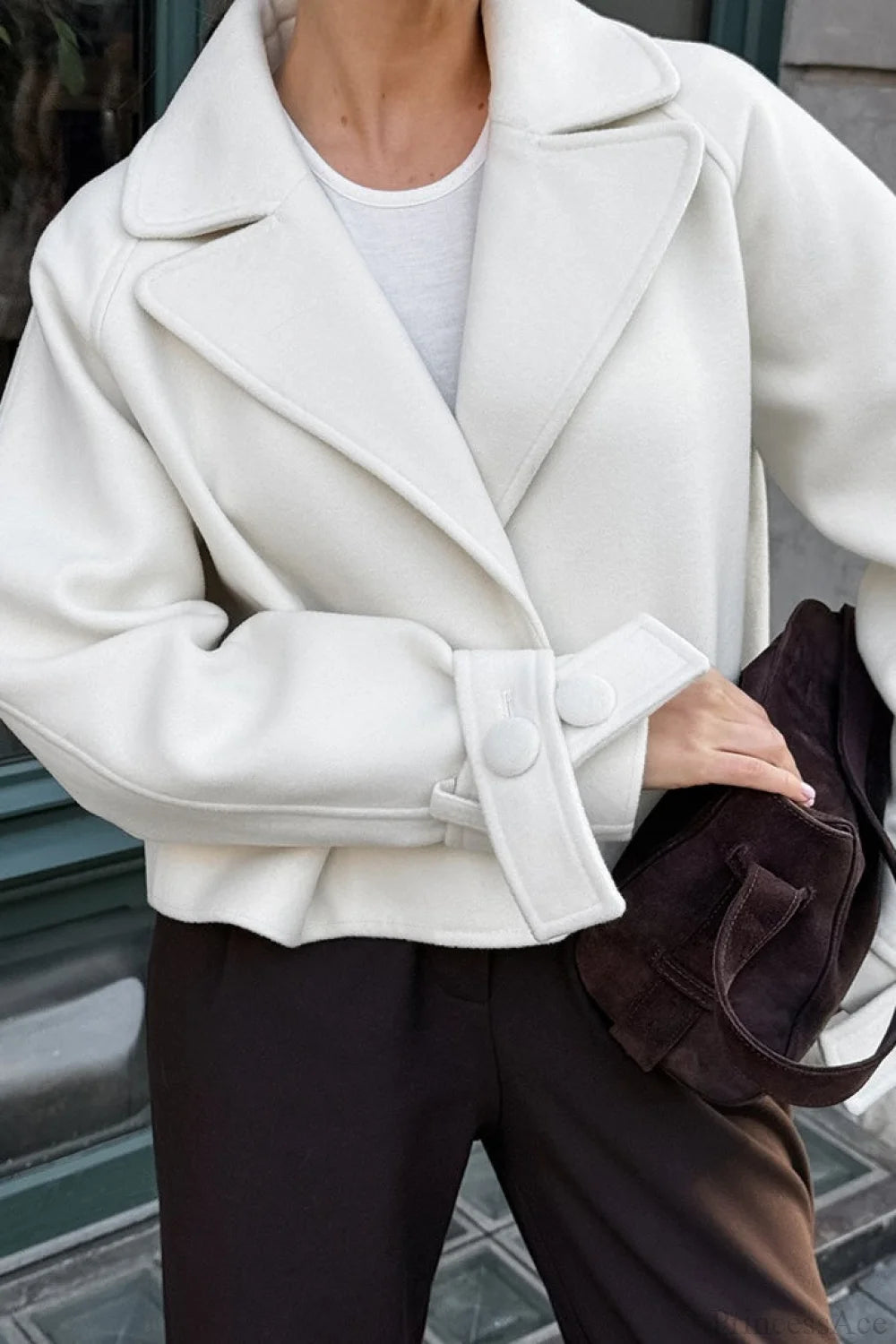 Well Tailored Coat with a Graceful Silhouette