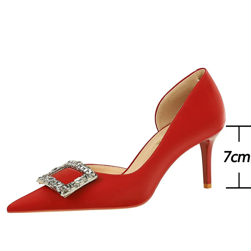 Polished Heels with an Effortless Classic Look
