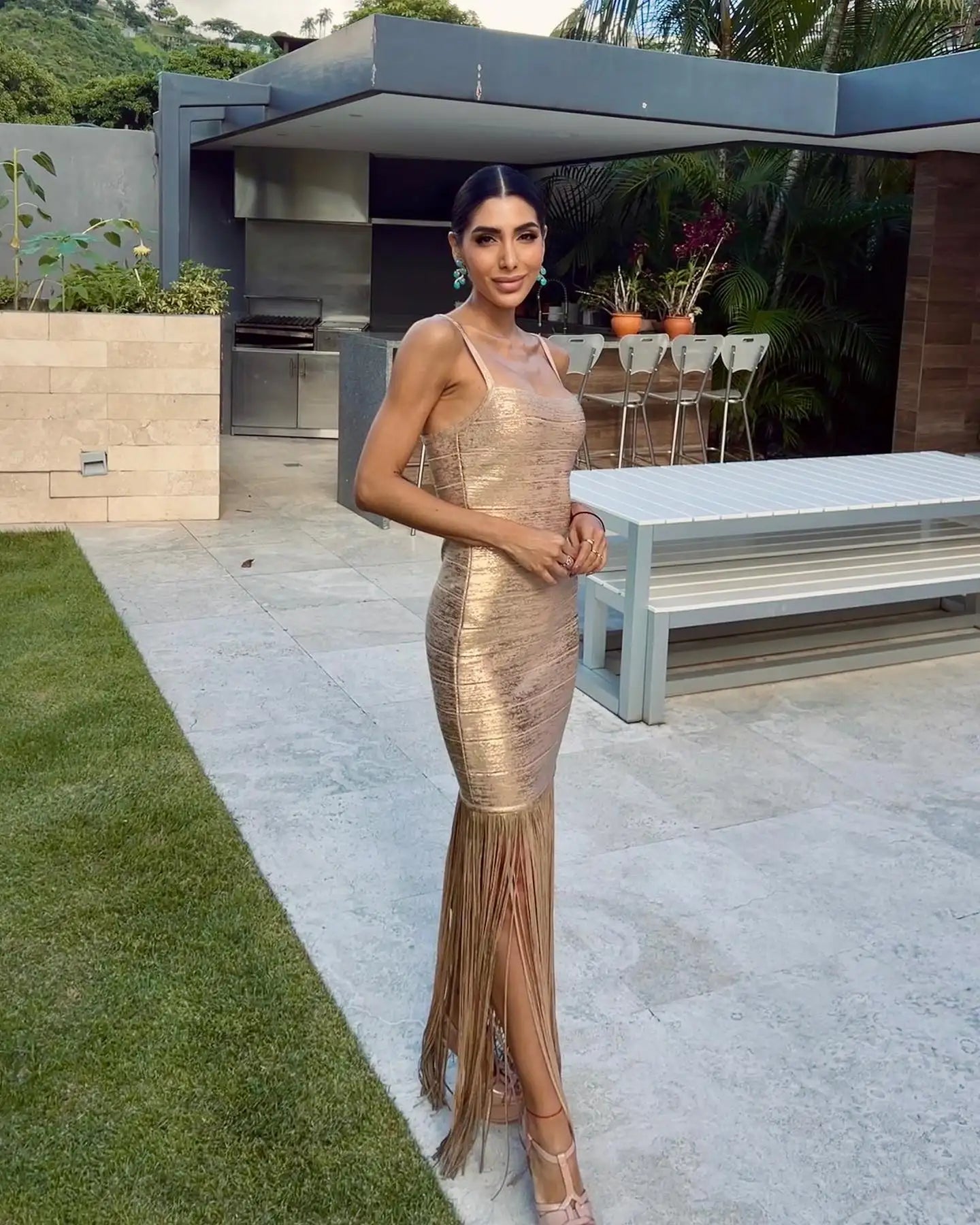 Well Tailored Dress with a Graceful Silhouette