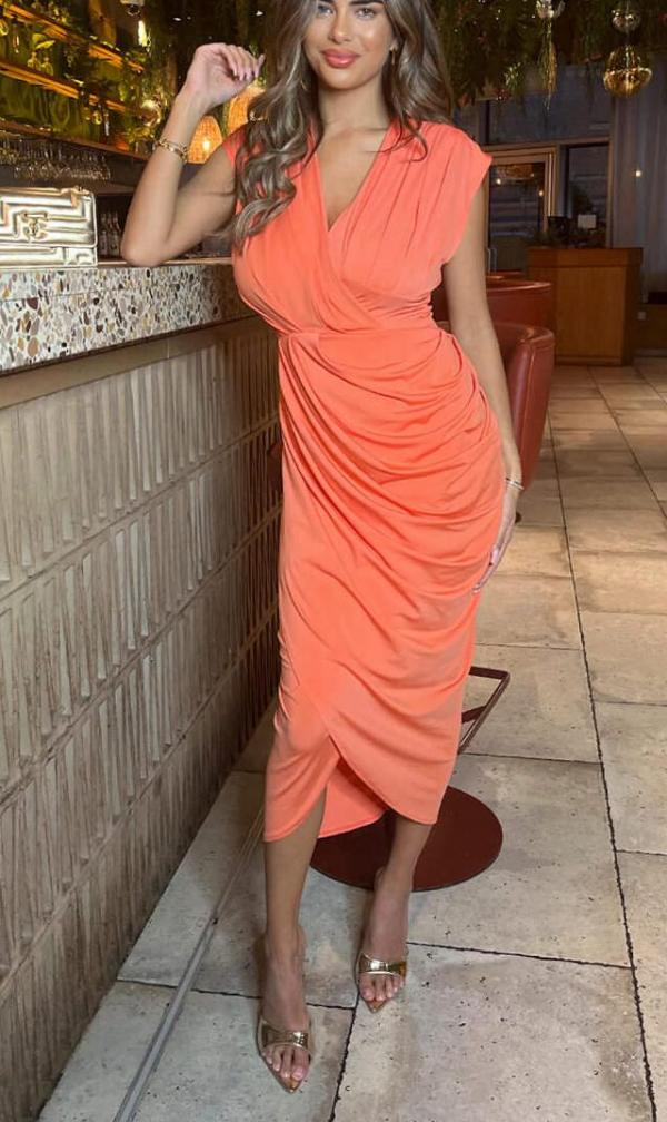 Gracefully Styled Dress for Any Occasion
