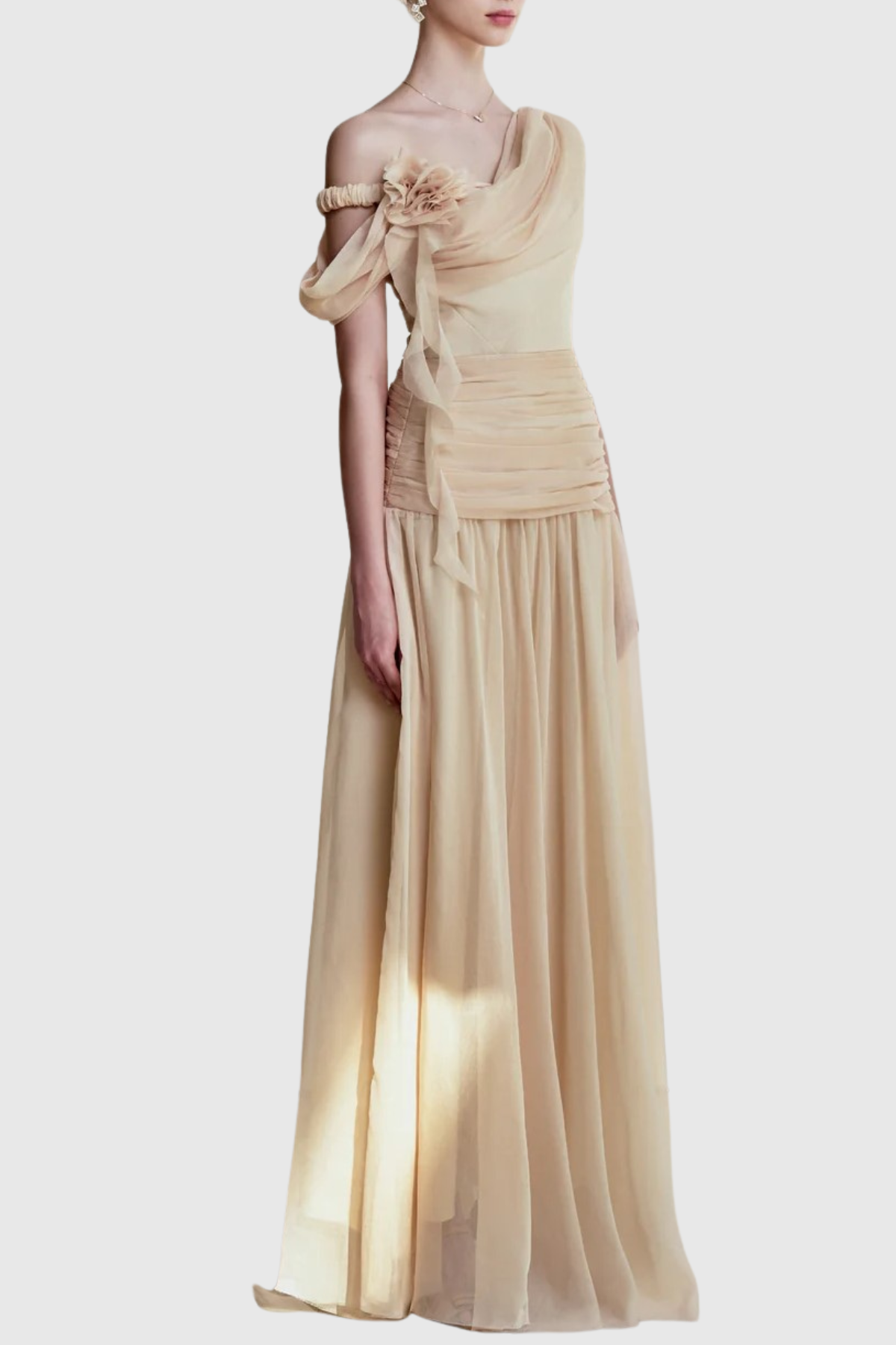 Well Tailored Dress with a Graceful Silhouette