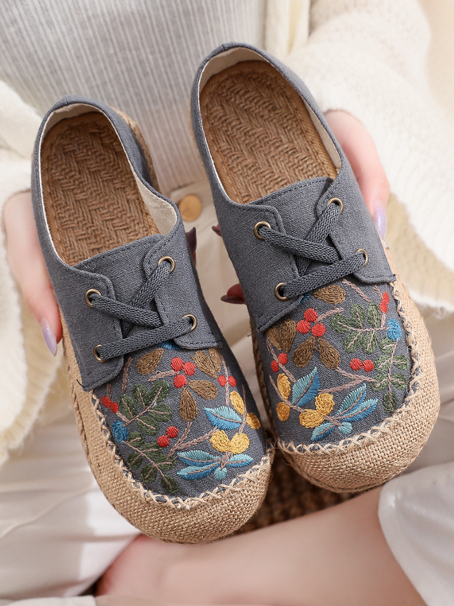 Effortlessly Elegant Shoes with a Timeless Design