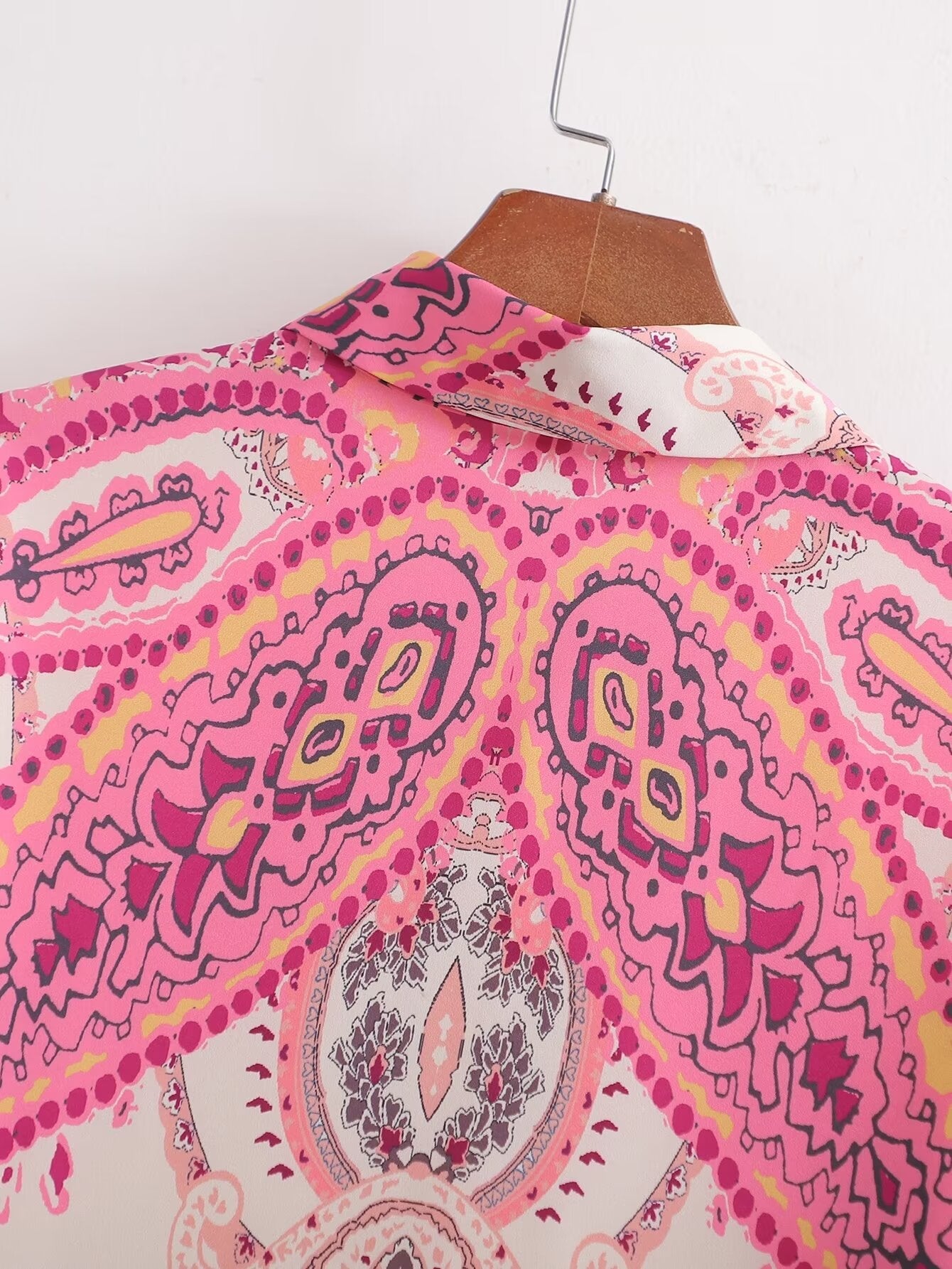 Beautifully Crafted Blouse in a Classic Style