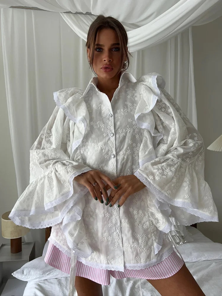 Effortlessly Elegant Blouse with a Timeless Design