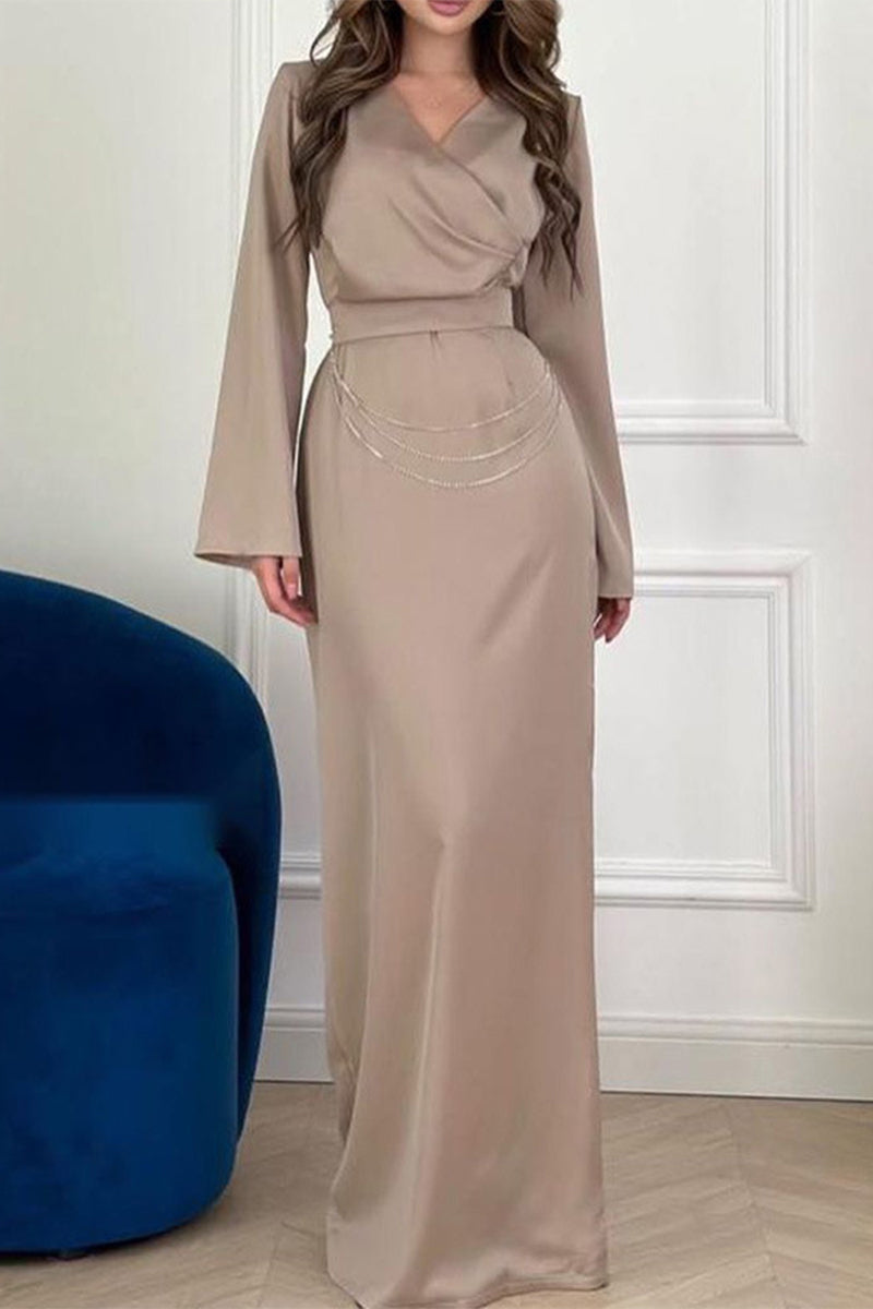 Well Tailored Dress with a Graceful Silhouette