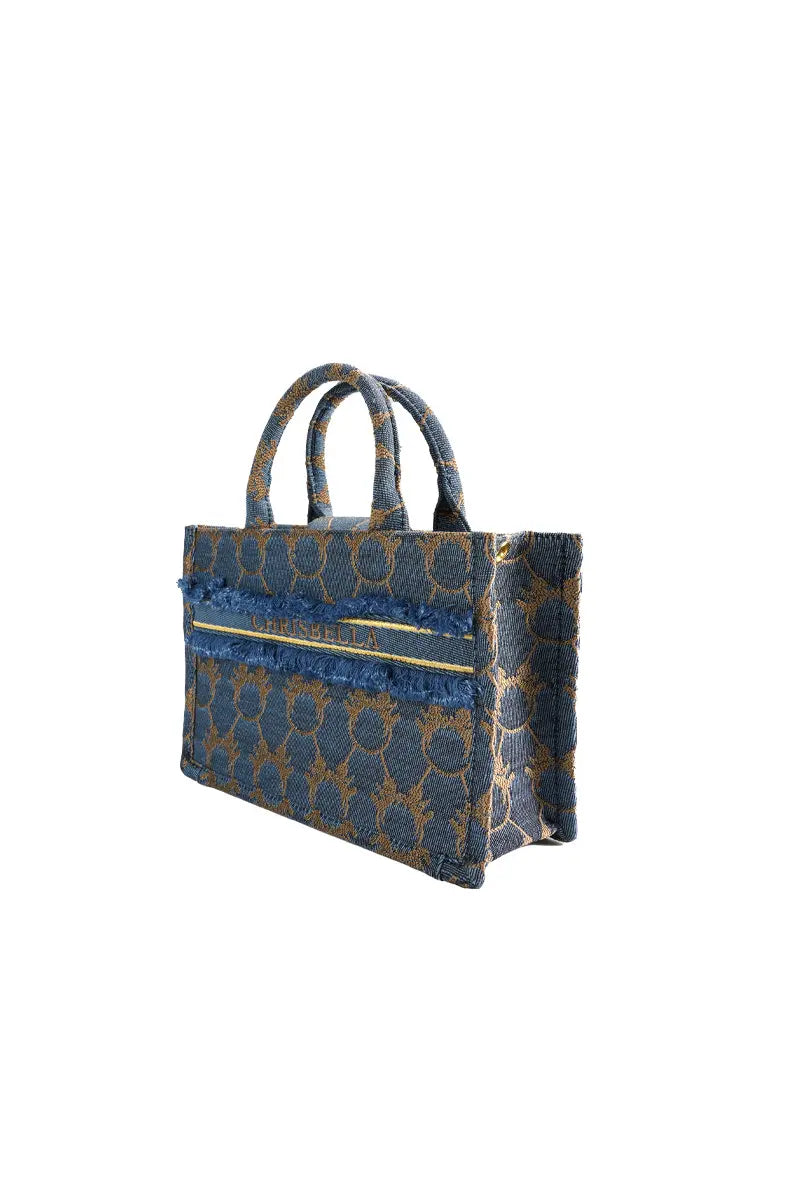 Gracefully Styled Bag for Any Occasion