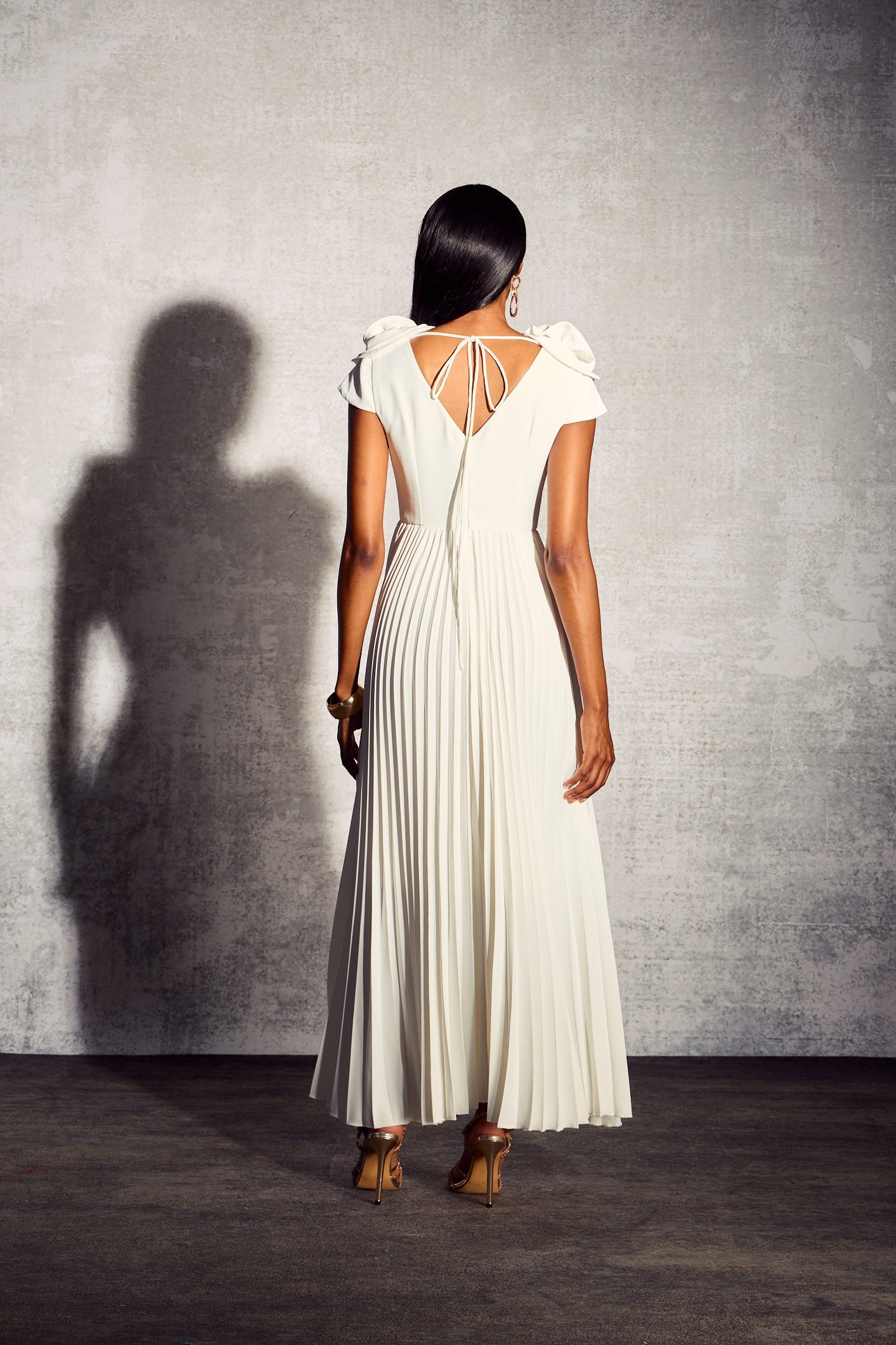 Effortlessly Elegant Dress with a Timeless Design