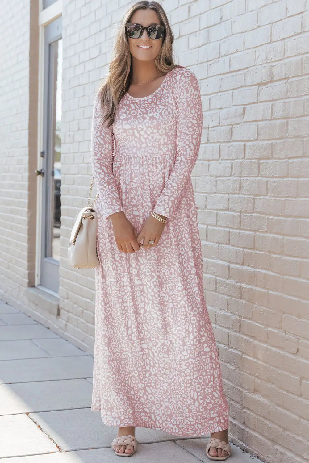 Effortlessly Elegant Dress with a Timeless Design