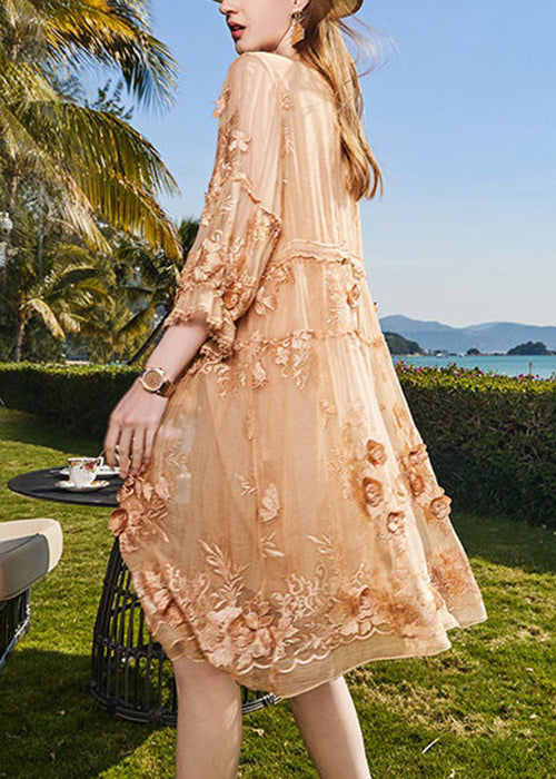 Beautifully Finished Dress in a Timeless Design