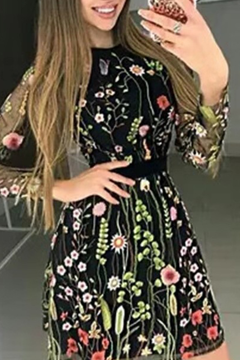Classic Vintage Dress with a Flattering Fit