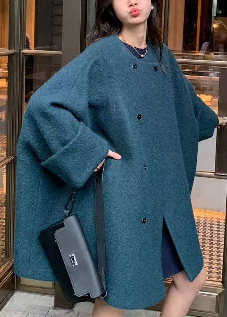 Well Tailored Coat with a Graceful Silhouette