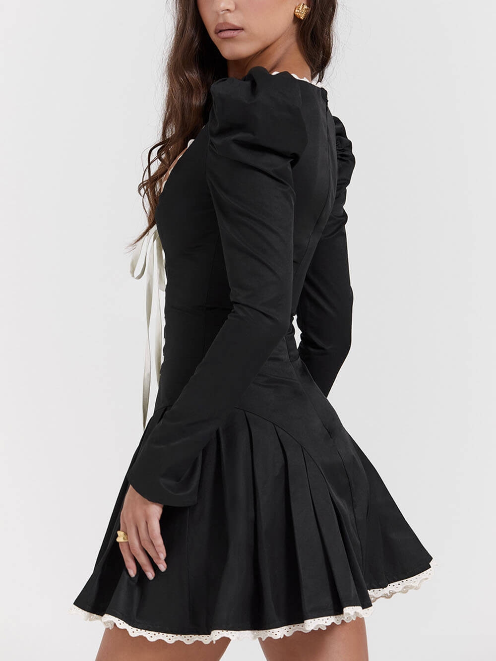Effortlessly Elegant Dress with a Timeless Design