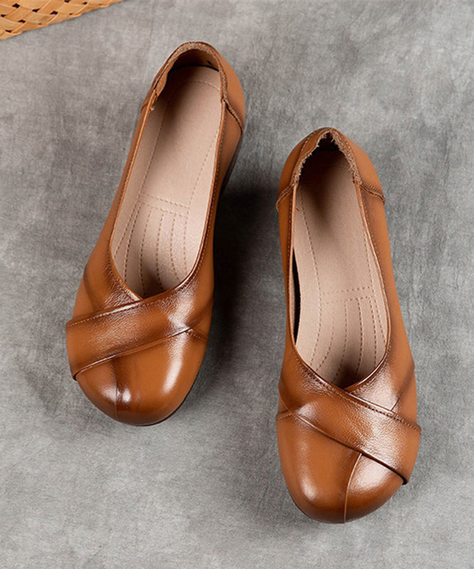 Effortlessly Elegant Shoes with a Timeless Design