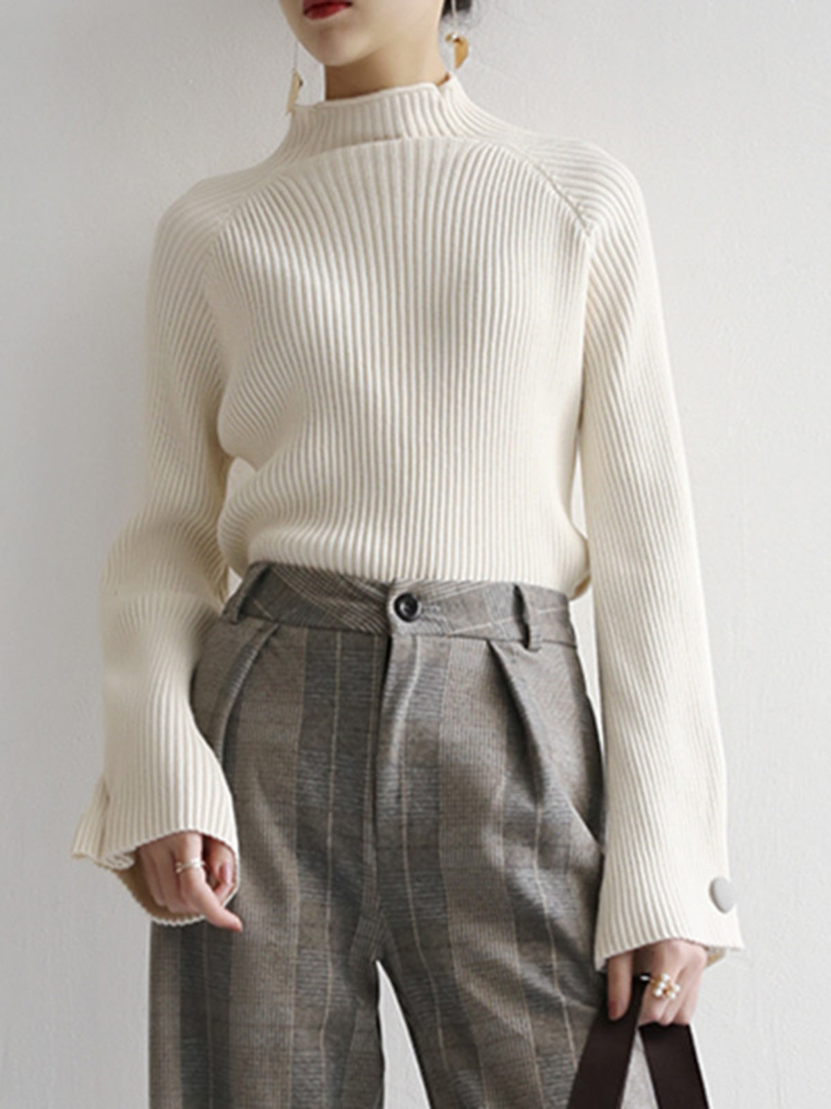 Effortlessly Elegant Sweater with a Timeless Design