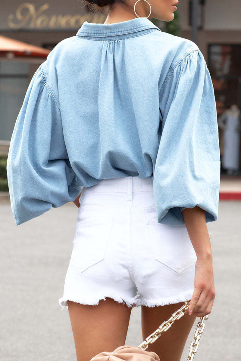 Effortlessly Elegant Garment with a Timeless Design