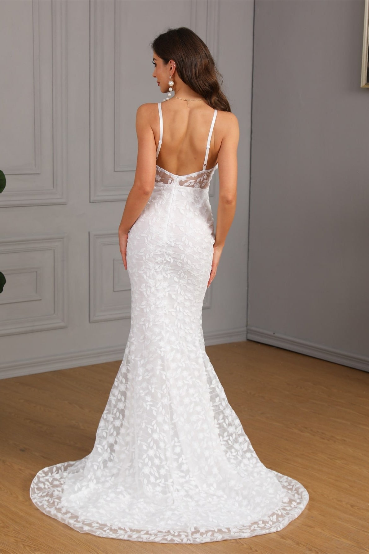 Gracefully Styled Dress for Any Occasion