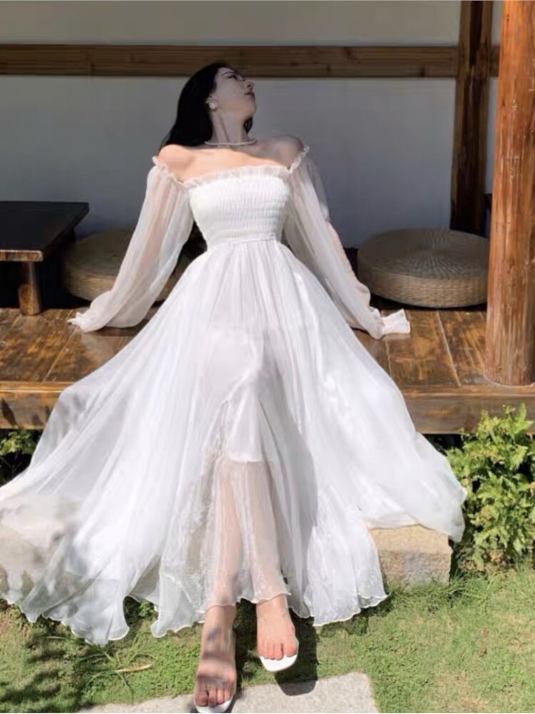 Beautifully Finished Dress in a Timeless Design