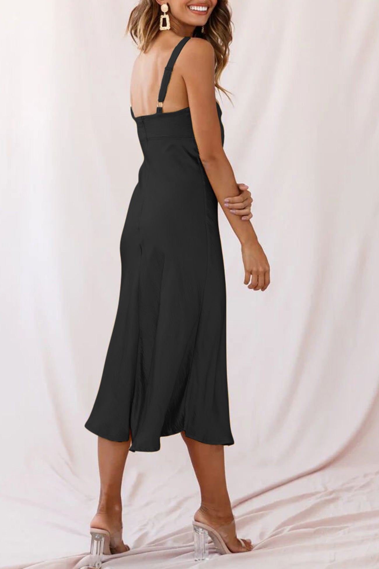 Well Tailored Dress with a Graceful Silhouette
