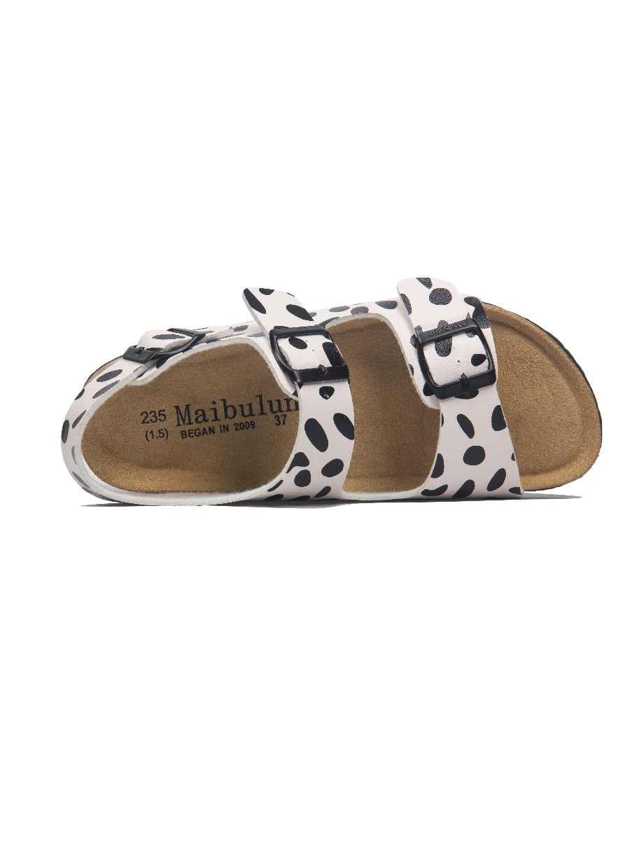 Effortlessly Elegant Sandals with a Timeless Design