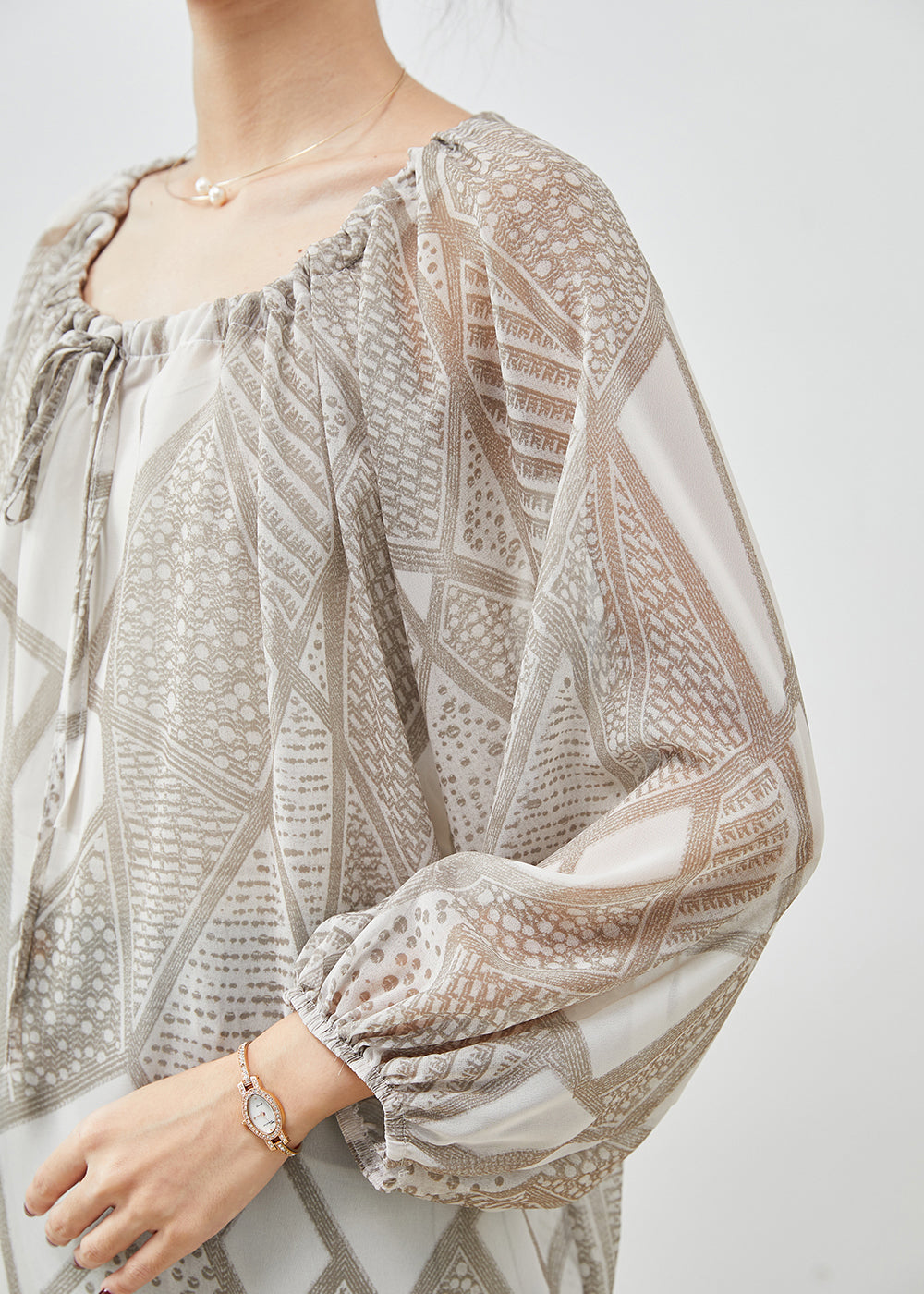 Well Tailored Shirt with a Graceful Silhouette