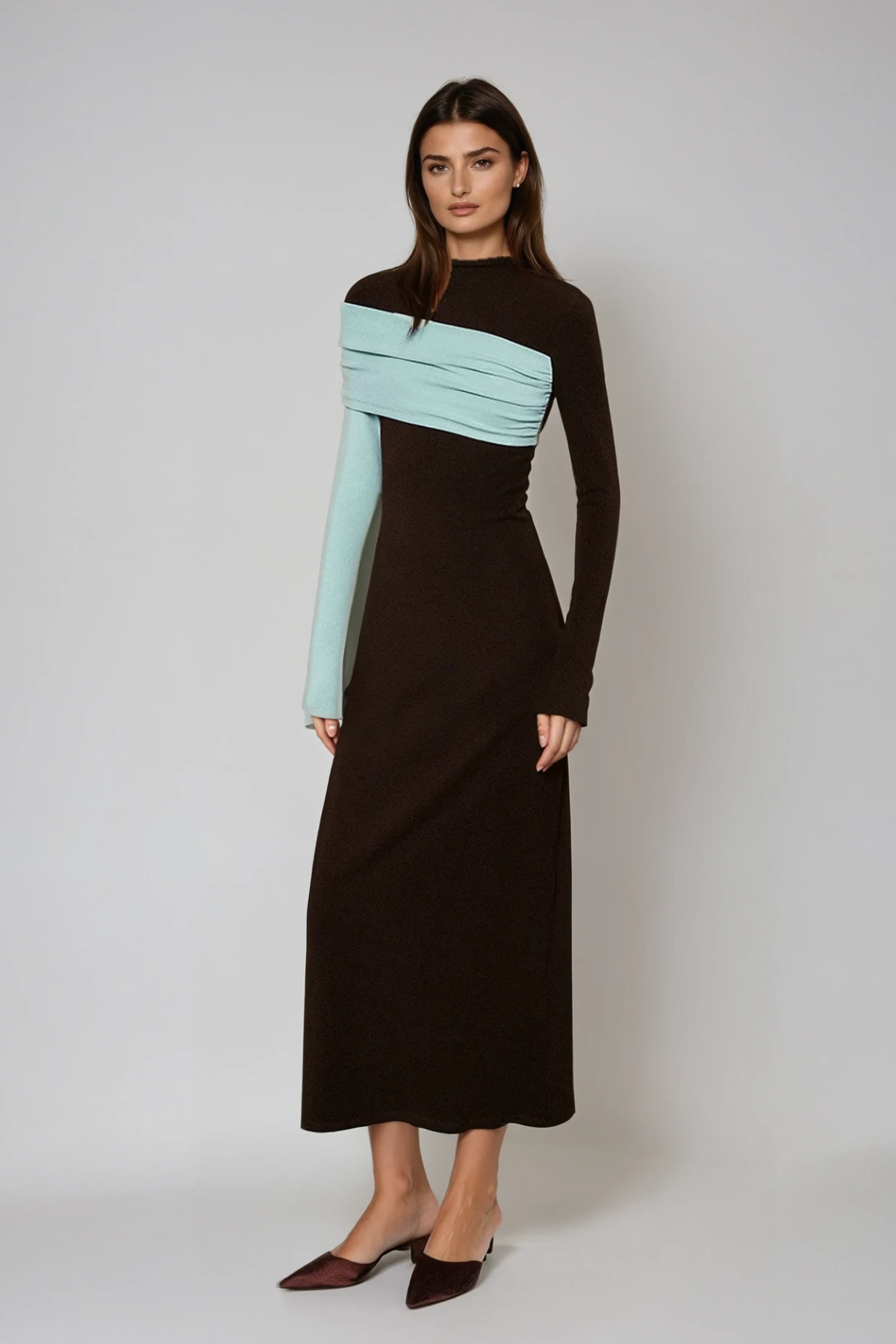 Effortlessly Elegant Dress with a Timeless Design