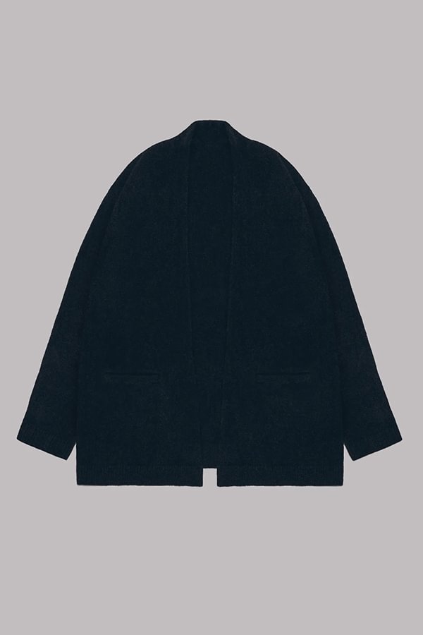 Well Tailored Cardigan with a Graceful Silhouette