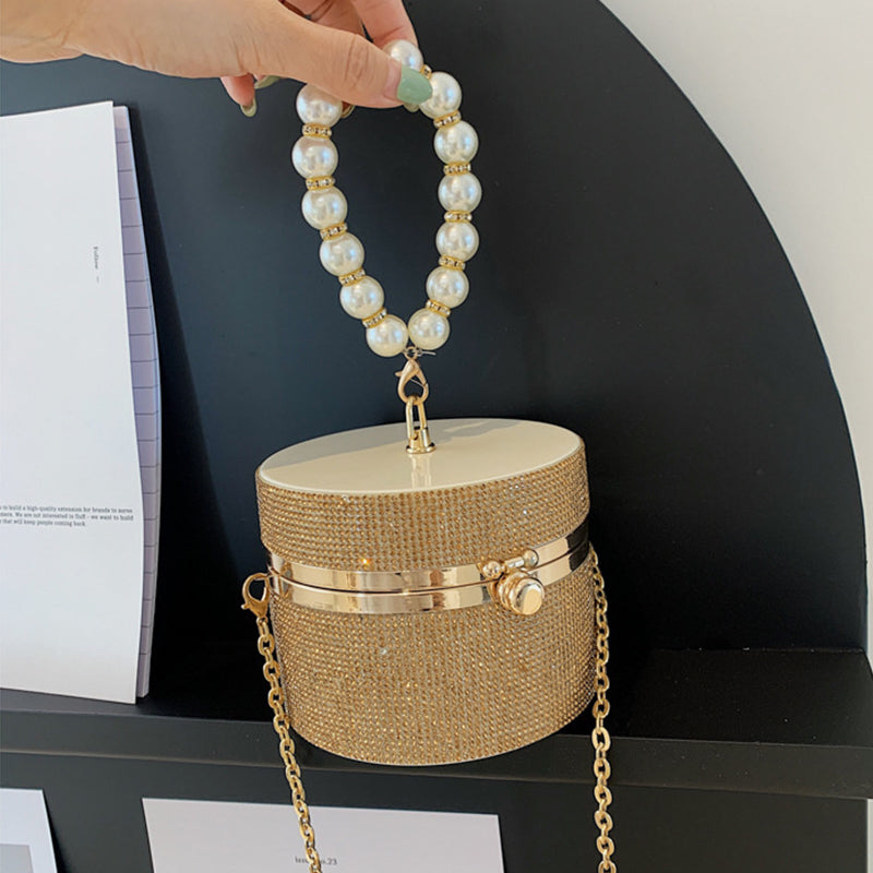 Well Tailored Bag with a Graceful Silhouette