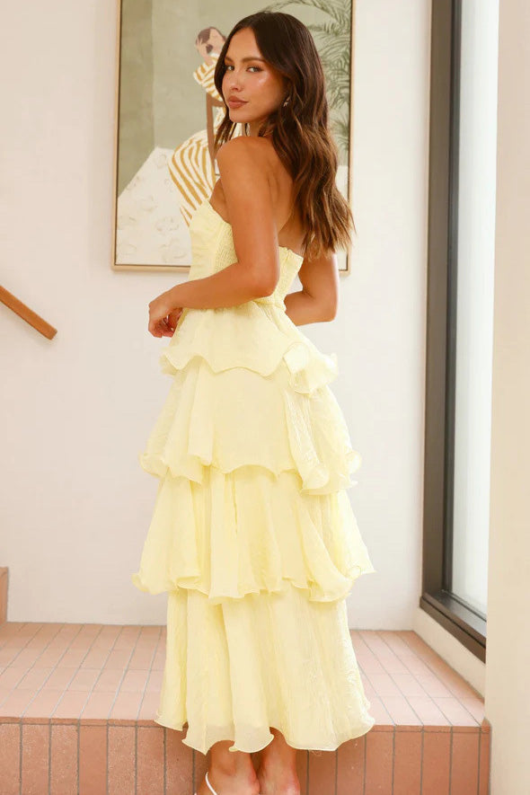 Effortlessly Elegant Dress with a Timeless Design
