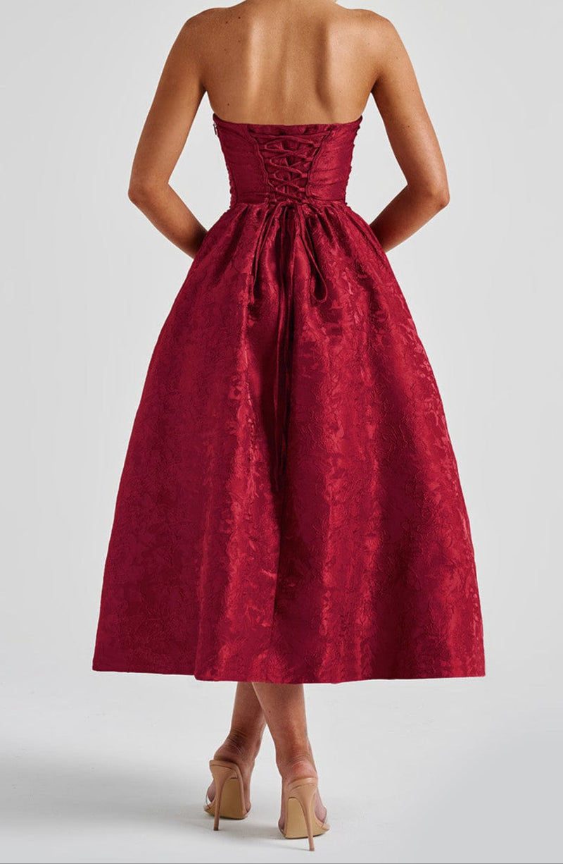 Beautifully Finished Dress in a Timeless Design