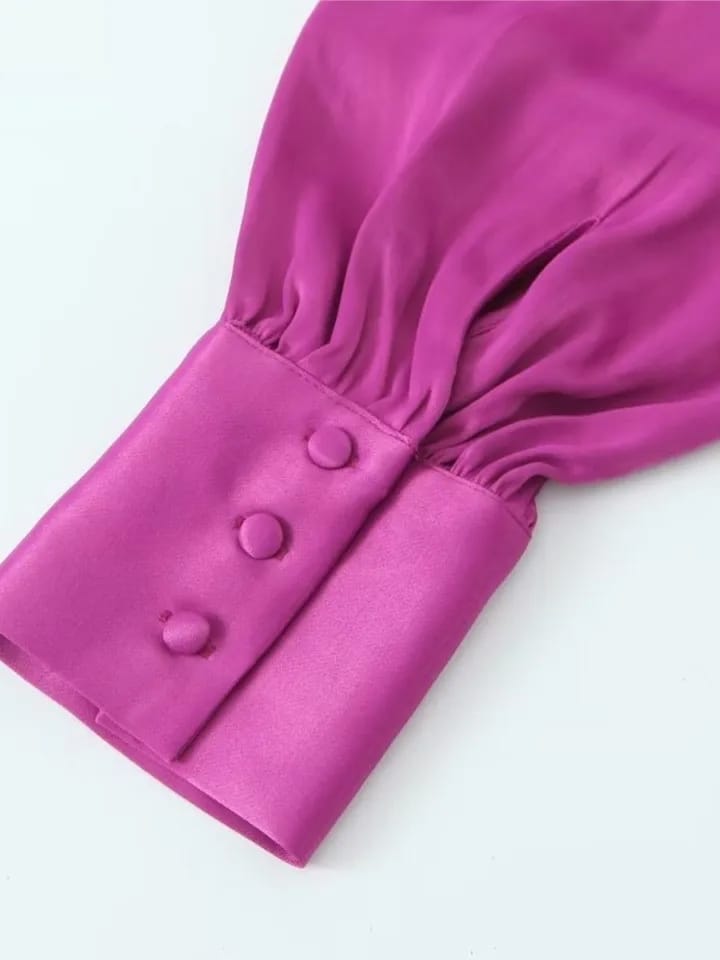 Effortlessly Elegant Top with a Timeless Design