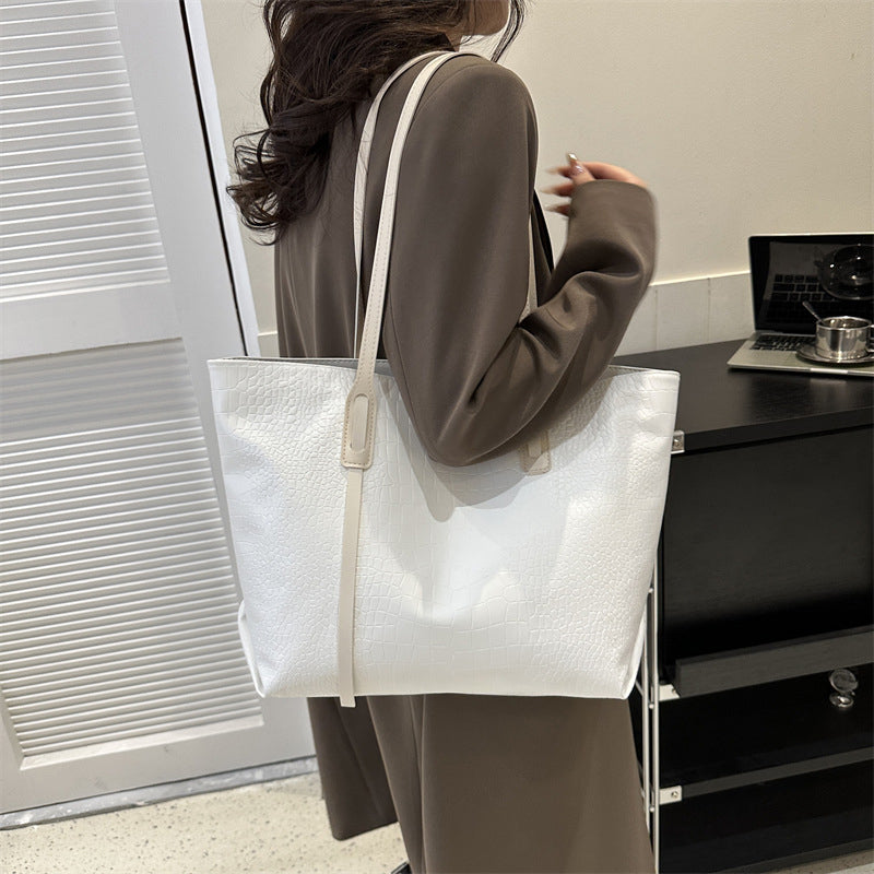 Sophisticated Bag with a Clean Classic Look
