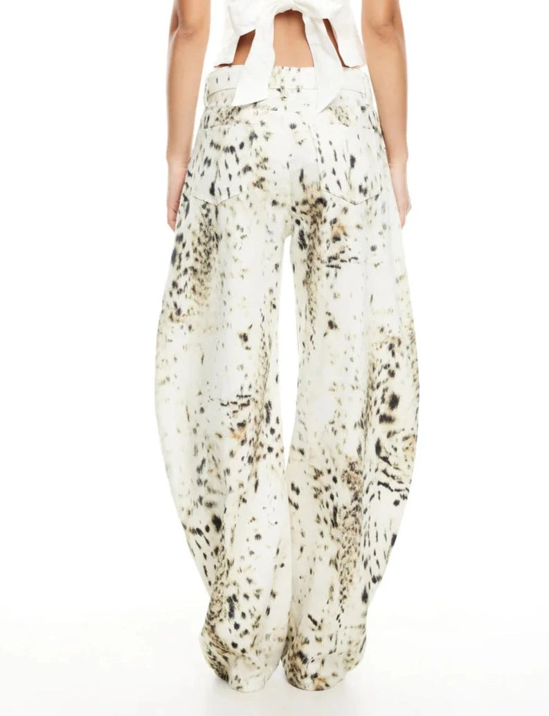 Well Tailored Garment with a Graceful Silhouette