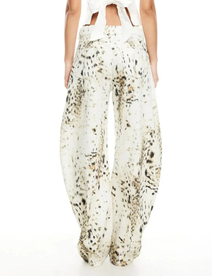 Well Tailored Garment with a Graceful Silhouette