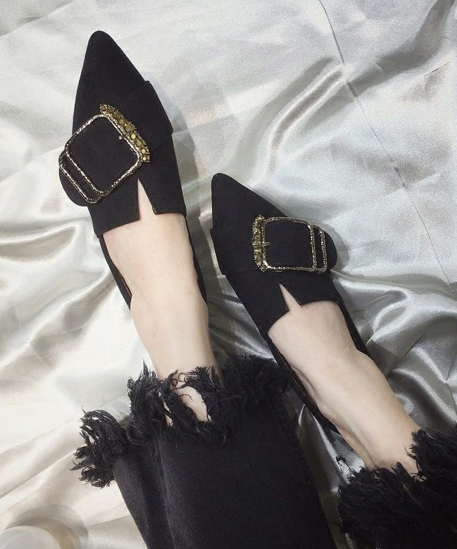 Effortlessly Elegant Shoes with a Timeless Design