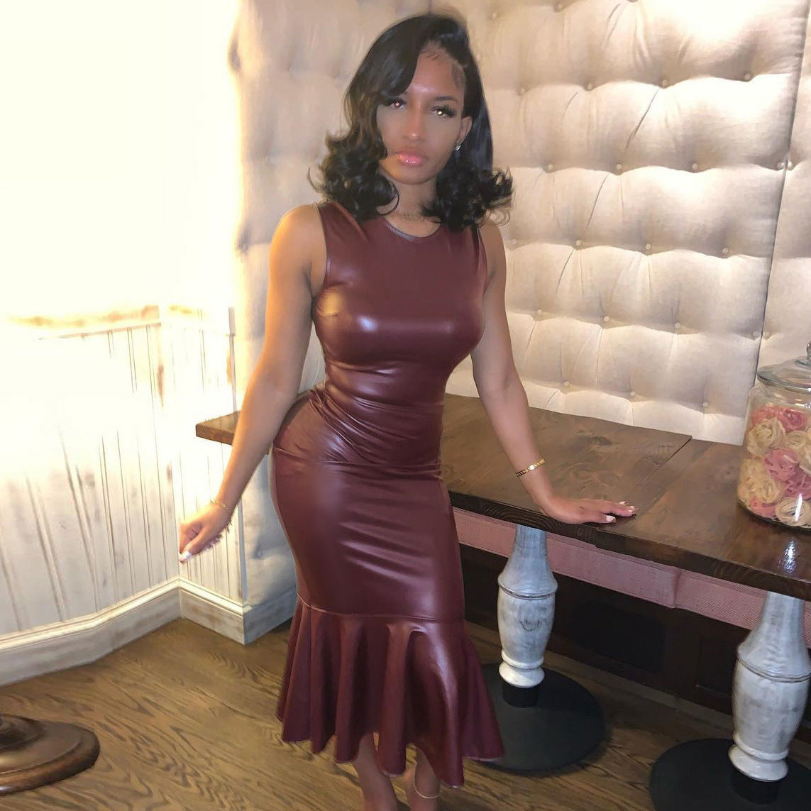 Beautifully Finished Dress in a Timeless Design