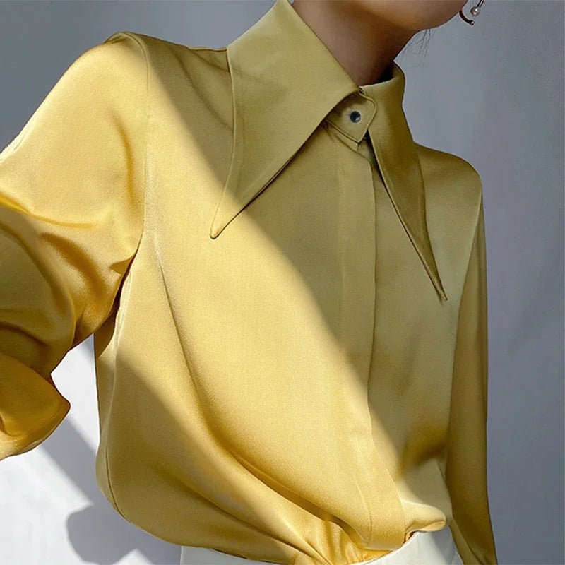 Beautifully Crafted Blouse in a Classic Style