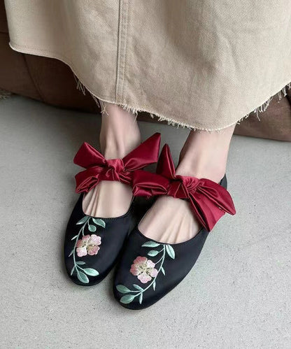 Well Tailored Shoes with a Graceful Silhouette