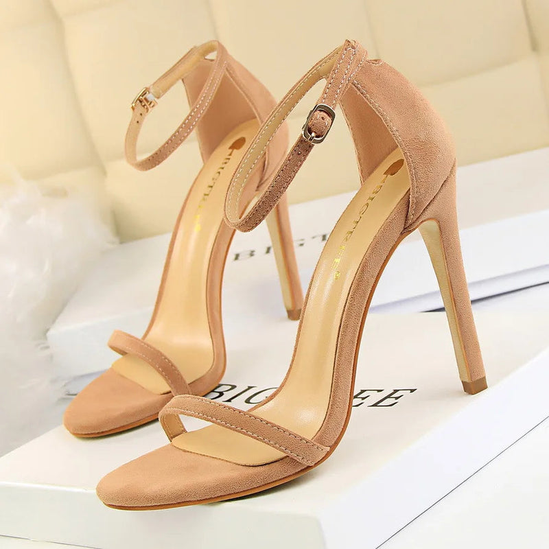 Classic Vintage Heels with a Flattering Fit