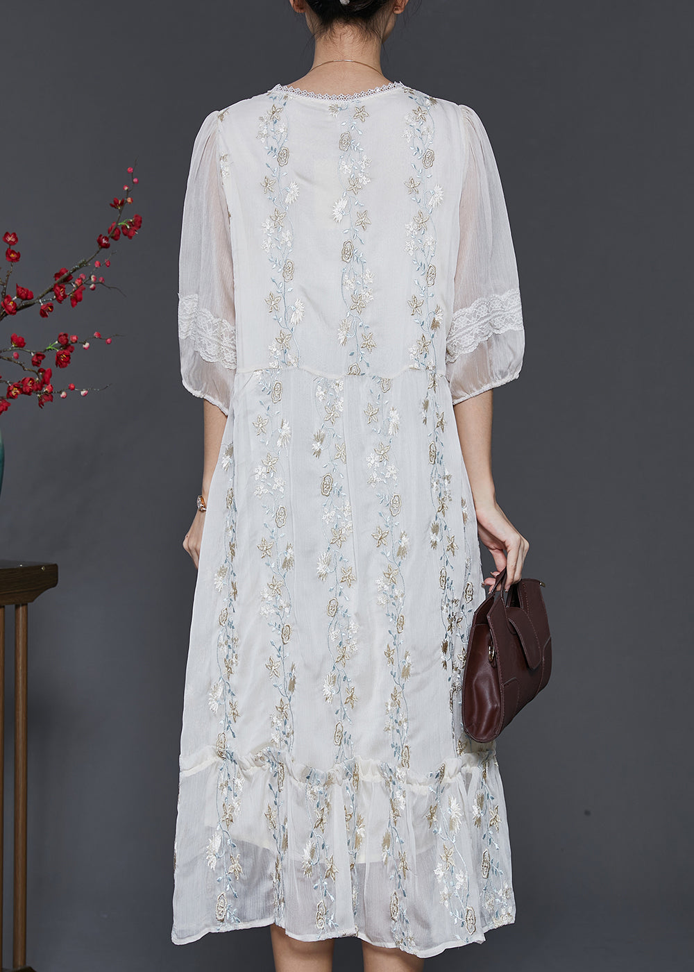 Well Tailored Dress with a Graceful Silhouette