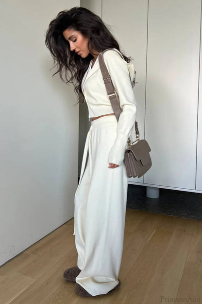 Well Tailored Jacket with a Graceful Silhouette