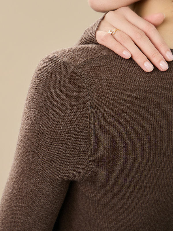 Well Tailored Sweater with a Graceful Silhouette