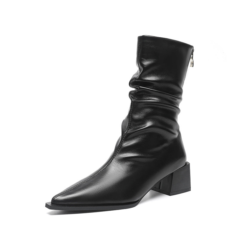 Effortlessly Elegant Boots with a Timeless Design