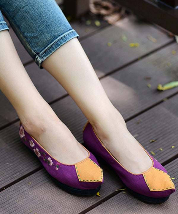 Effortlessly Elegant Shoes with a Timeless Design