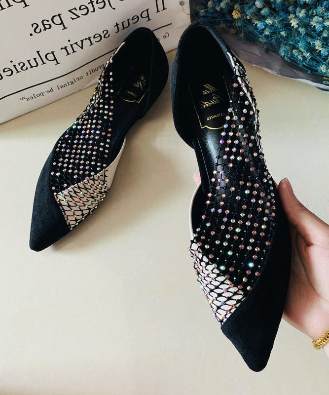 Effortlessly Elegant Shoes with a Timeless Design