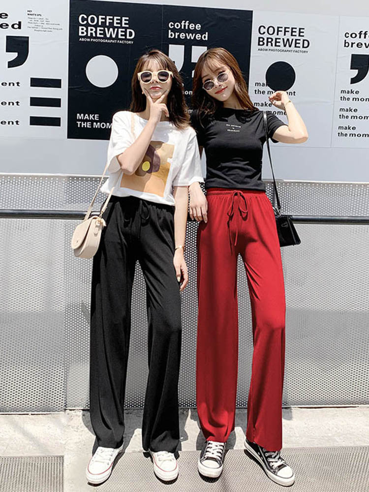 Effortlessly Elegant Pants with a Timeless Design
