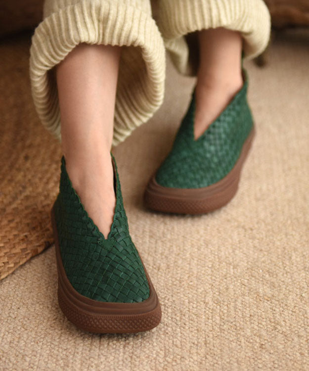 Well Tailored Boots with a Graceful Silhouette
