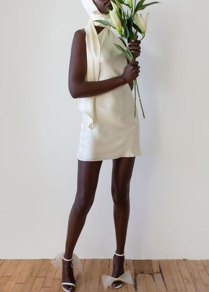 Beautifully Finished Dress in a Timeless Design