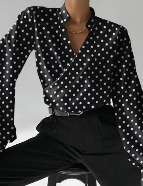 Effortlessly Elegant Shirt with a Timeless Design